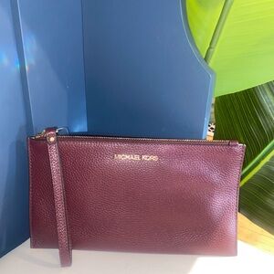 Michael Kors Plum Leather Wristlet‎ NWT